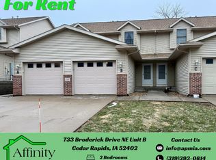 733 Broderick Dr NE Unit B, Cedar Rapids, IA 52402