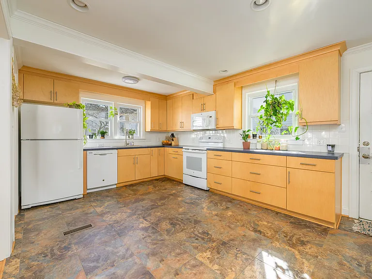 306 Horace Mann Ave — Photo 11