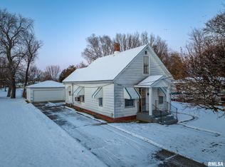 443 E 6th Ave, Galesburg, IL 61401