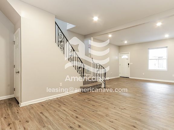 1400457_005_living_room_14149731.jpg