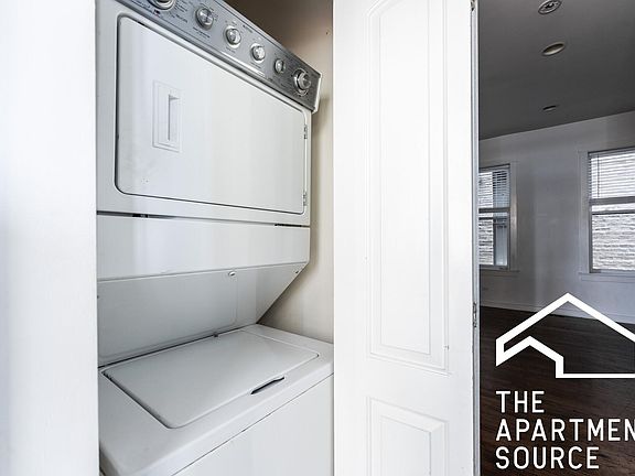 5th image of 727 N Hoyne Ave APT 2R
