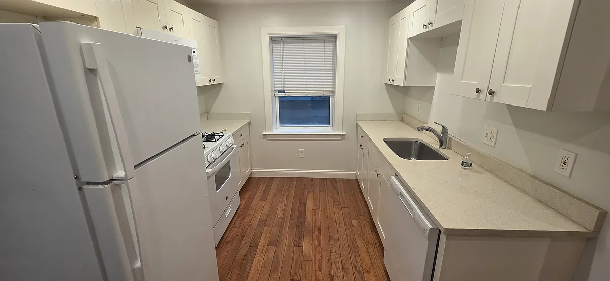 Building Photo - 70 Bellingham St #1B
