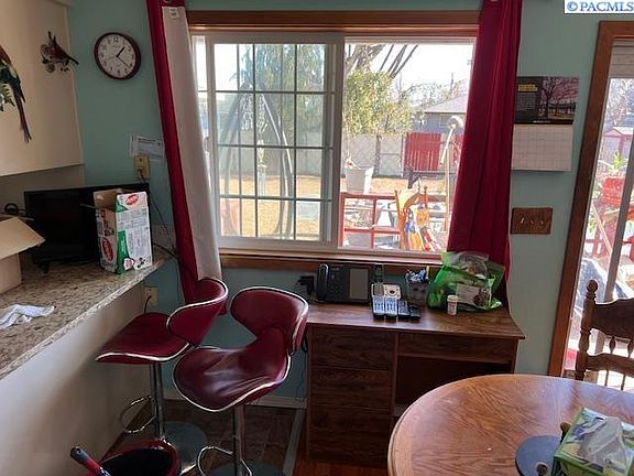 2nd image of 1449 Agnes St
