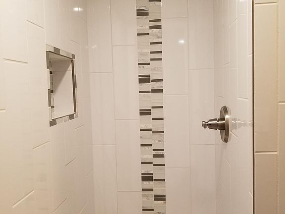 Tile shower with "rainfall" showerhead