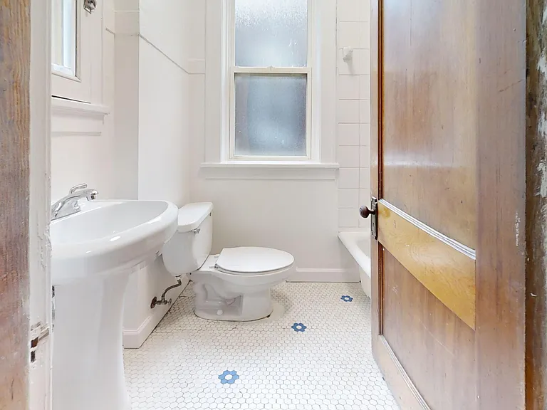3704 Fairview Ave #2W — Photo 11