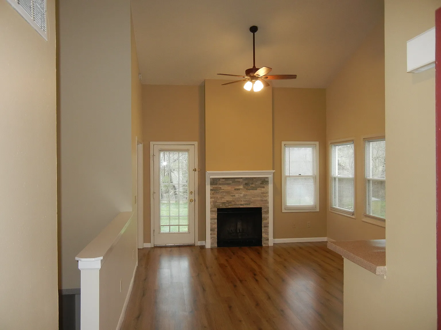 3 bed, 2000 sqft, $1,500 — Photo 3