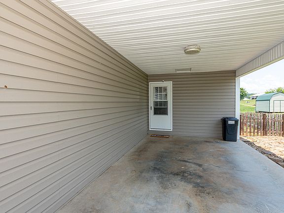 4th image of 110 Seven Oaks Dr