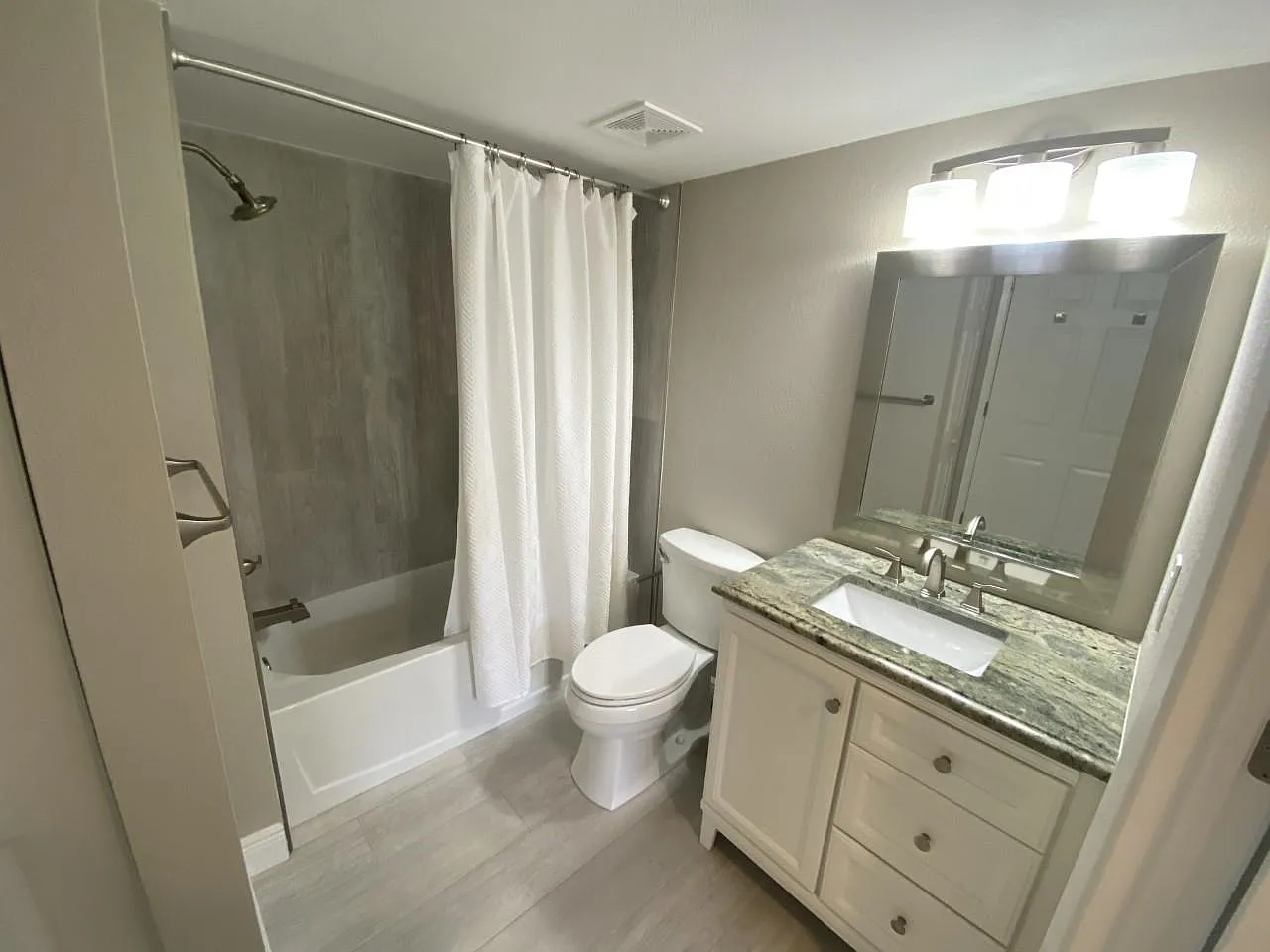 2 bed, 1201 sqft, $1,900 — Photo 4