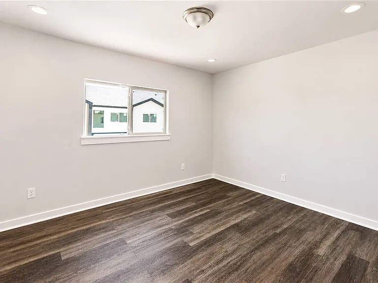113 S Commonsway Dr — Photo 9