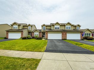 15 Hedge Ln, Lancaster, NY 14086