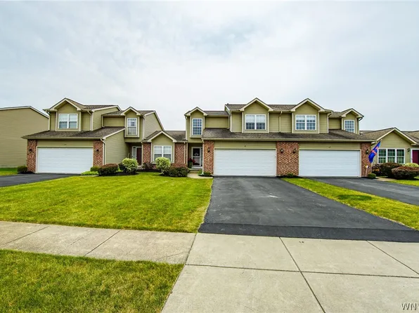 15 Hedge Ln, Lancaster, NY 14086