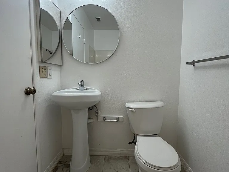 2918 Luciernaga St #202 — Photo 16