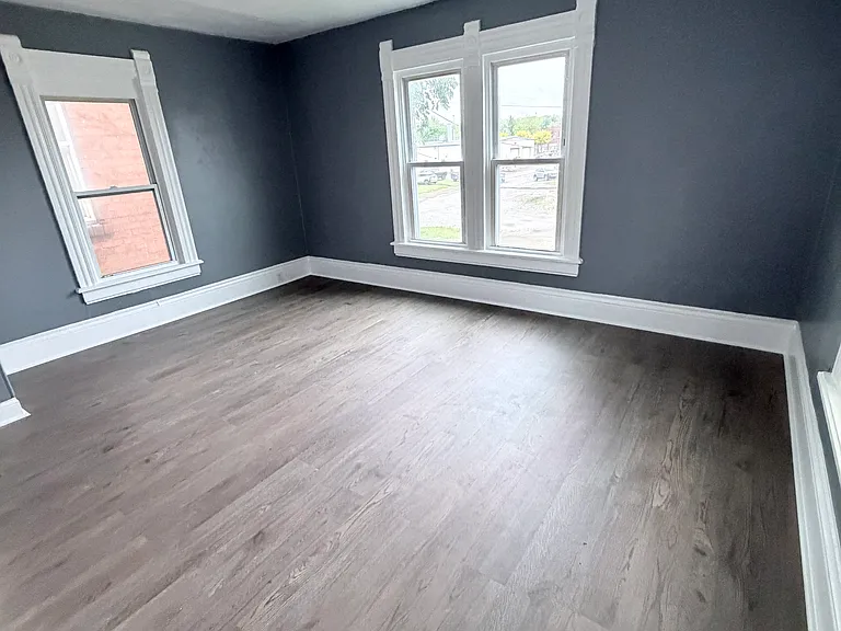 1406 6th St SW — Photo 3