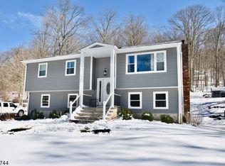 135 Longwood Lake Rd, Oak Ridge, NJ 07438