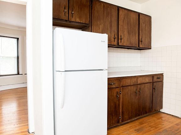 3rd image of 2131-33 W Giddings St #2131-2C