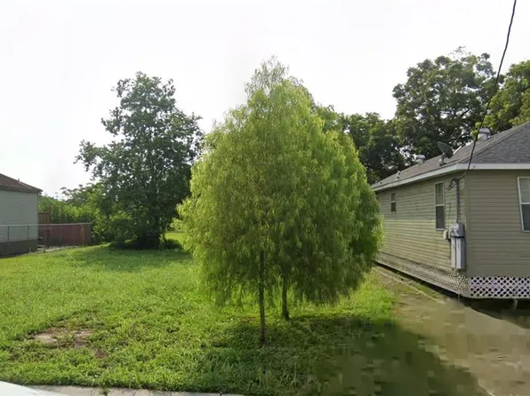 2313 Lamanche St, New Orleans, LA 70117