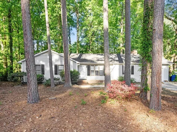 8233 Clear Brook Dr, Raleigh, NC 27615