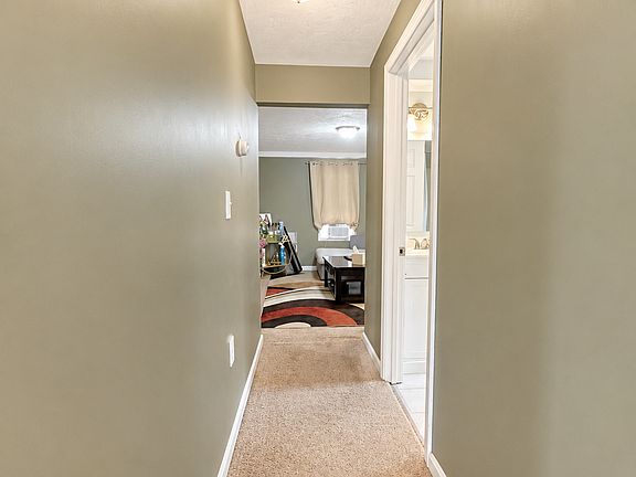 3rd image of 46 Brandon Rd #1