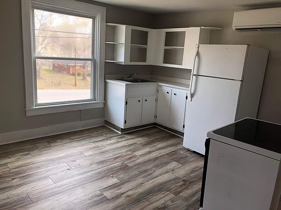 5th image of 923 Cumberland Dr #C
