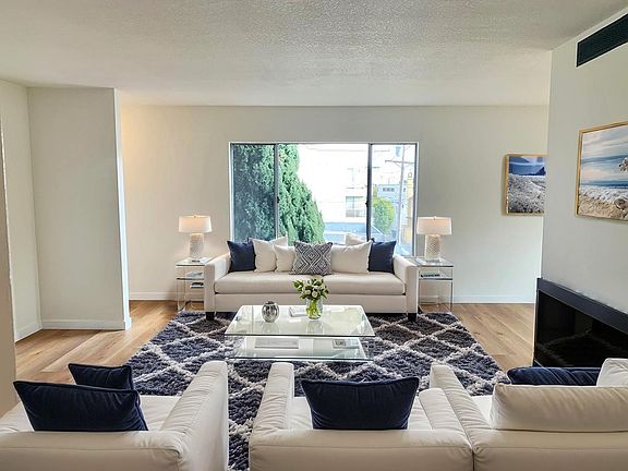 2nd image of 918 12th St APT 10