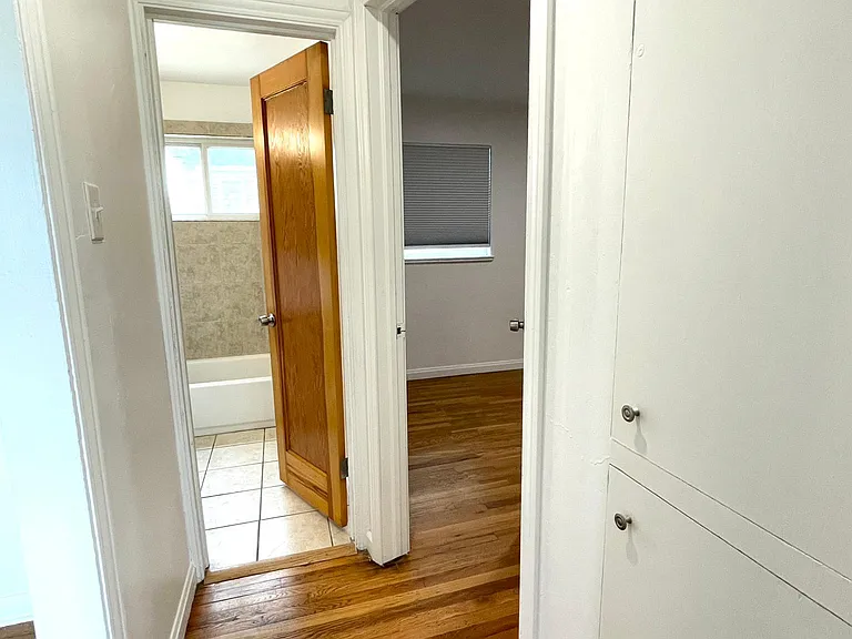 4895 Beach Ct — Photo 22