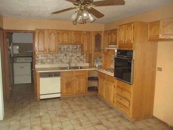 3rd image of 475 Lafayette Ln