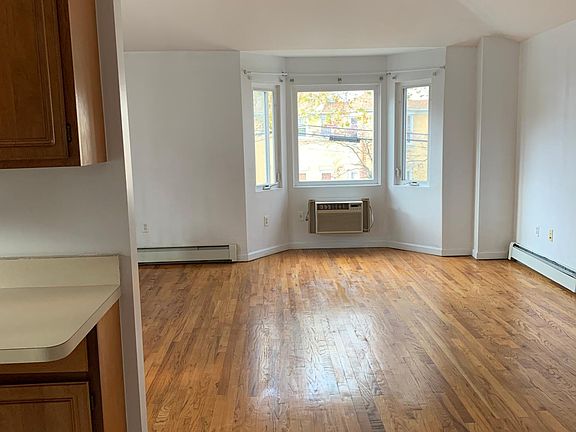 4th image of 9412 89th Ave #2F
