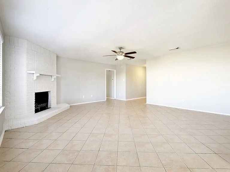 1214 Doonesbury Dr — Photo 6