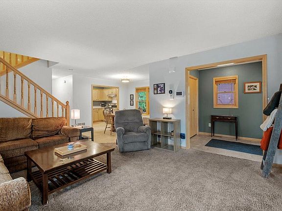 4th image of 220 Baker St E