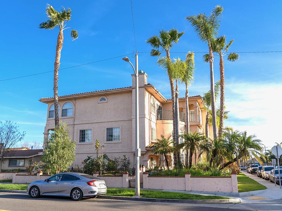 HOME EXTERIOR (CORNER UNIT)