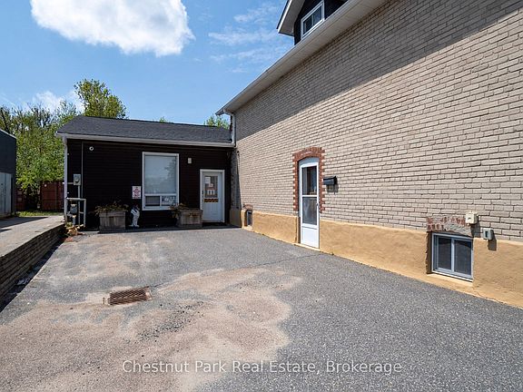 2nd image of 571 Muskoka Rd N