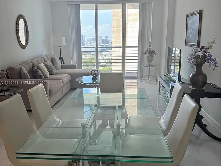 335 Biscayne Blvd #2900 — Photo 11