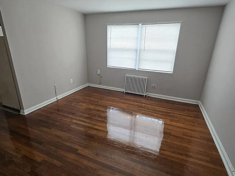 214 Kenilworth Ave NE — Photo 1