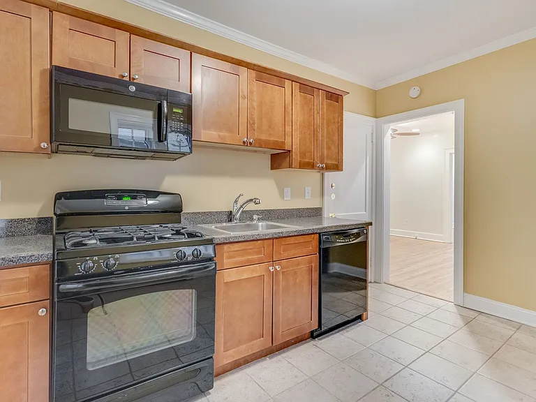 The Clarendon Apartments of West Hartford! — Photo 32