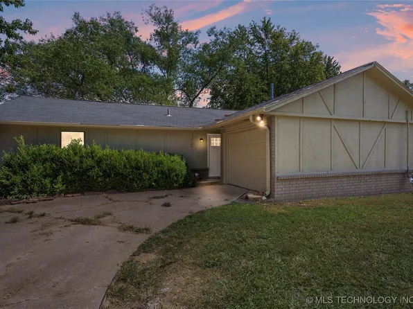 1124 E 142nd St, Glenpool, OK 74033