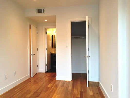 Rented by Blue Egg Realty Corp | media 20