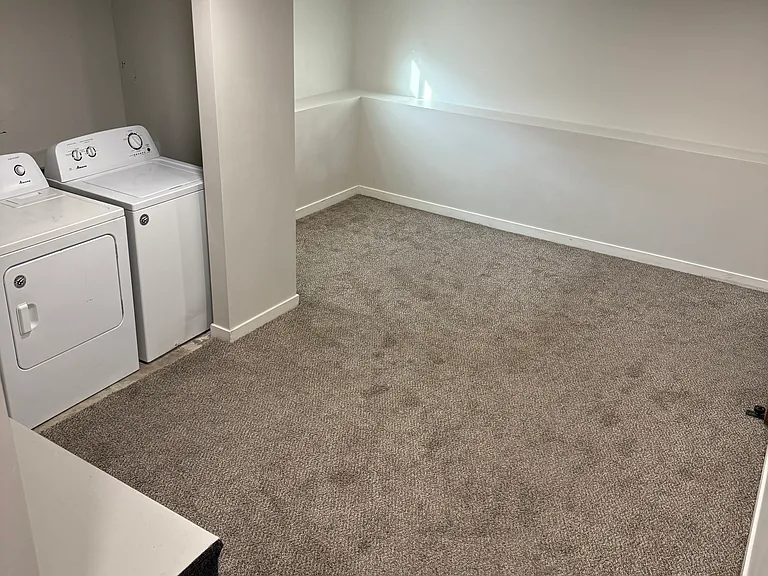 1012 E Sego Lily Dr — Photo 8
