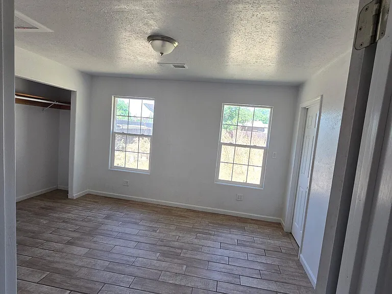 2150 S Eunice Ave — Photo 4