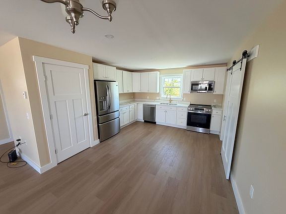 4th image of 25 Tinker Meadow Way #9