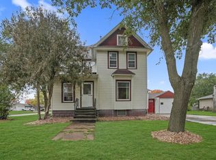 412 E 4th St, Readlyn, IA 50668
