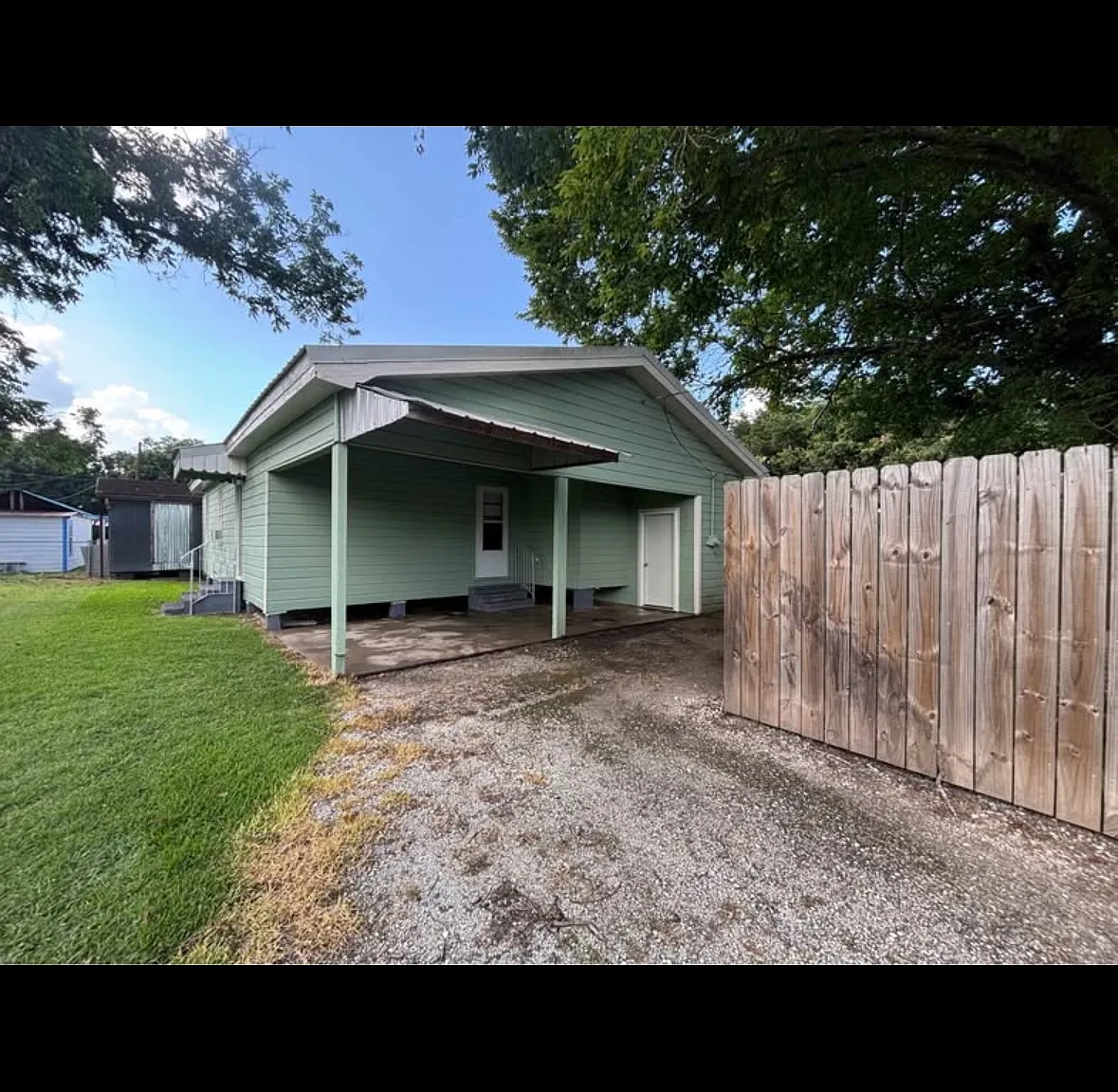 3 bed, 1.5 bath, 1250 sqft, $1,350 — Photo 1