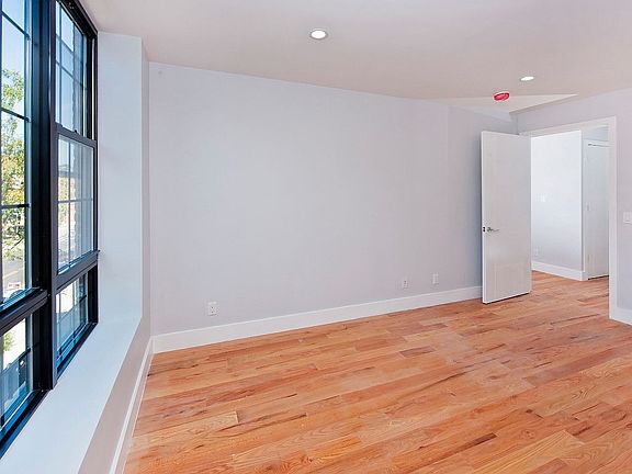 5th image of 670 Halsey St APT 2F