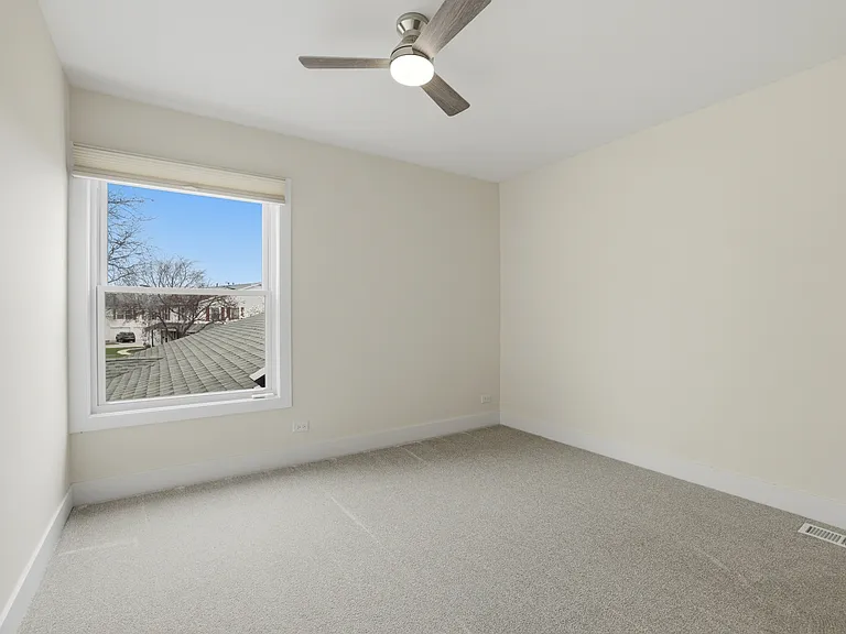 763 Wellington Ave #763 — Photo 22