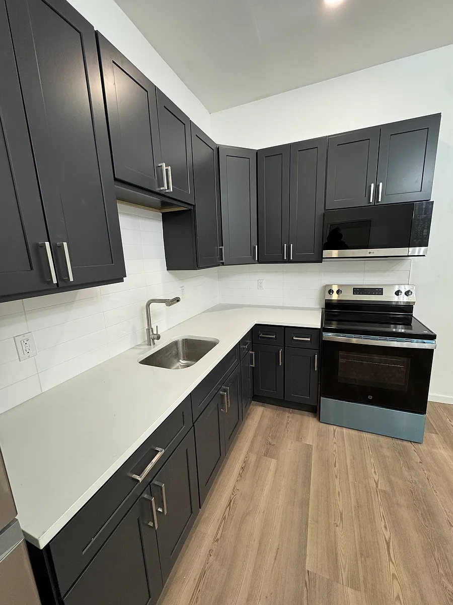 Building Photo - 839 S Jackson St #2