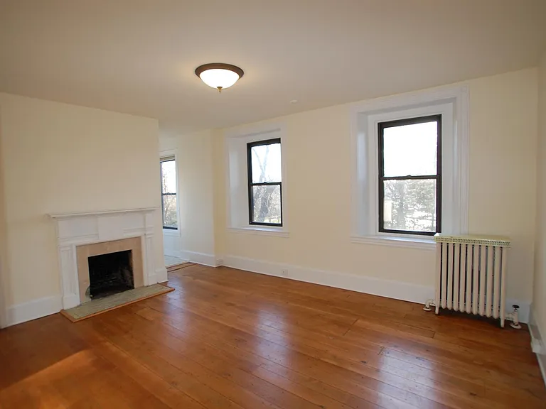 800 E Marshall St #5 — Photo 2