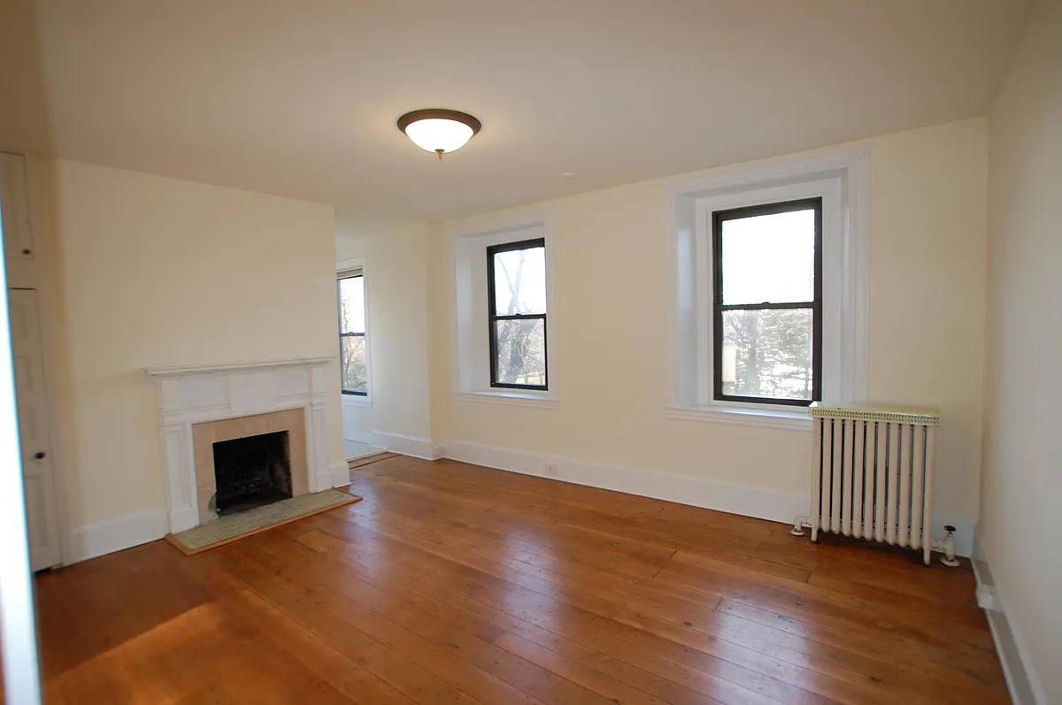 Building Photo - 800 E Marshall St #5