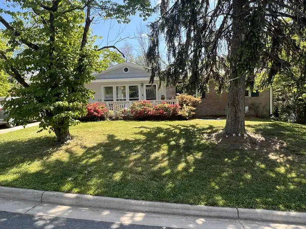 2204 Dominion Dr, Charlottesville, VA 22901