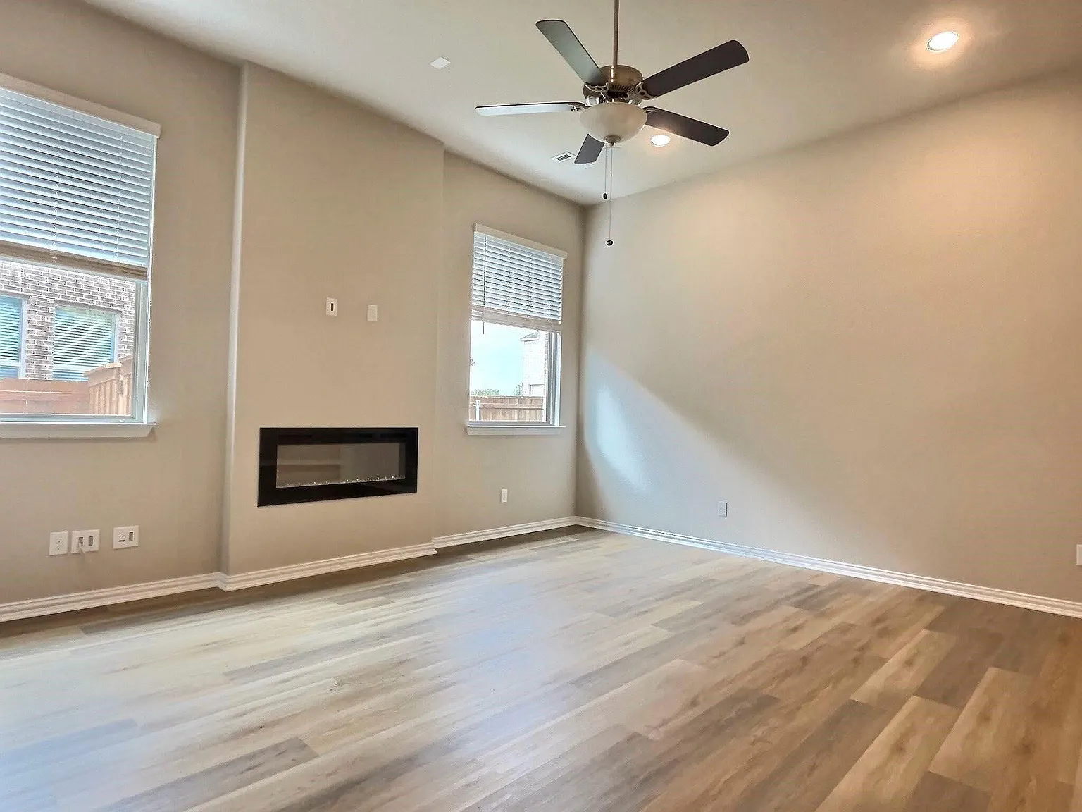 3 bed, 2032 sqft, $2,250 — Photo 2