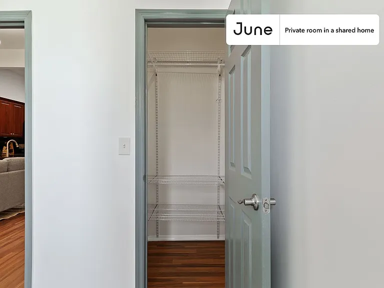 1110 Halsey St #D — Photo 13