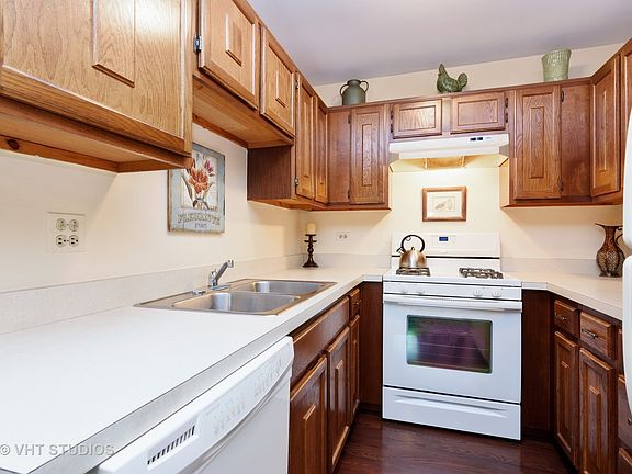 3rd image of 1551 Yale Ct Unit 1